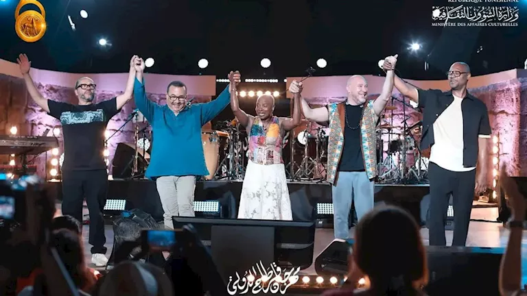 حضور جماهيري كبير في حفل أنجيليك كيدجو بمهرجان قرطاج