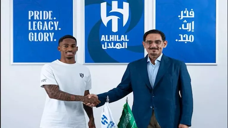 الهلال يضم الهولندي سمرفيل بعقد لمدة 4 مواسم