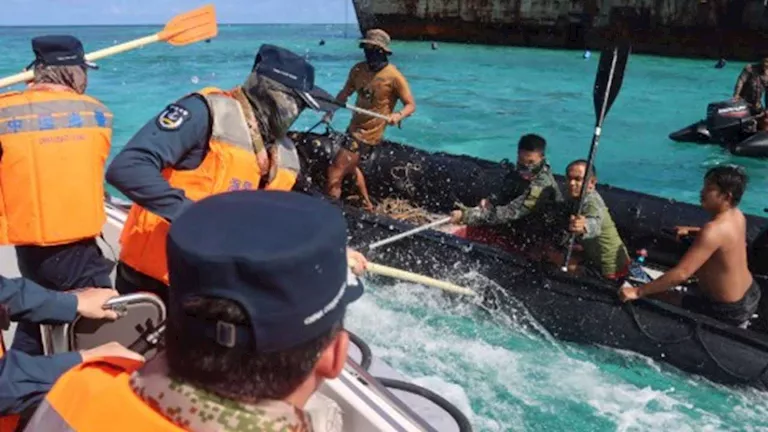 6 سفن وطائرة للبحث.. قوات الإنقاذ تبحث عن 23 مفقودا في بحر الصين الجن