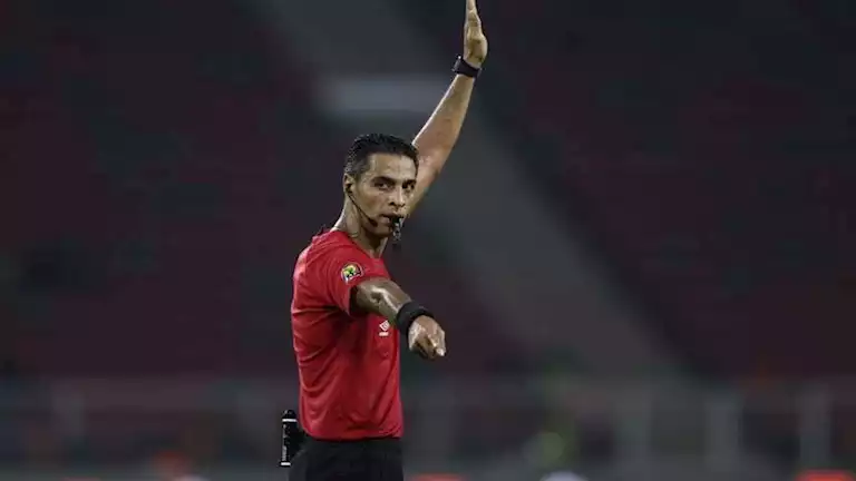 أمين عمر يعود لافتتاح الزمالك.. كيف انتهت آخر مباراتين للأبيض بصافرة ا