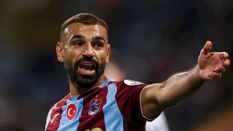 رامي عباس يحتفل بثنائية محمد صلاح مع طرابزون سبور بكلمة تركية