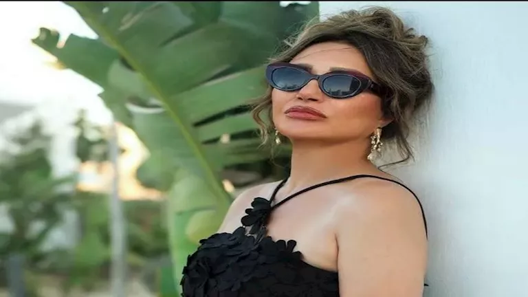 حدث بالفن| انهيار فنانة والحالة الصحية لـ خالد الصاوي وإطلالة مثيرة لـ