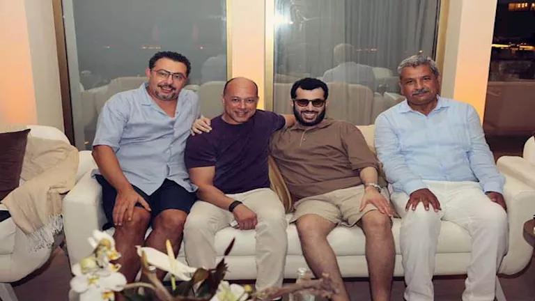 تركي آل الشيخ مع نجوم الفن ورجال أعمال وشخصيات عامة في الساحل الشمالي