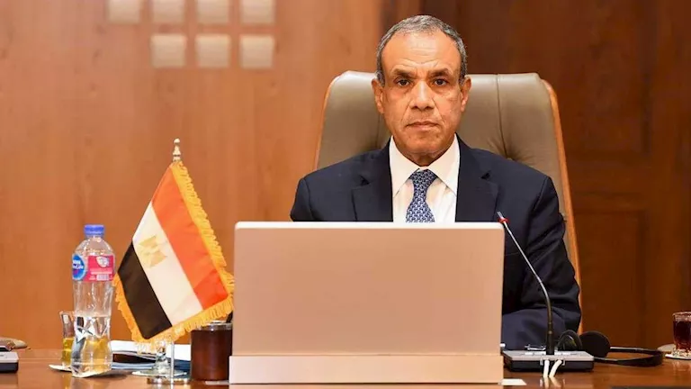 وزير الخارجية يبحث مع الكوادر المصرية بالاتحاد الأفريقي تعزيز الحضور ا