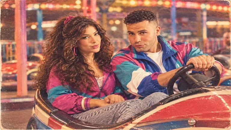 ميرنا جميل تخطف الأنظار بإطلالة الثمانينات من كواليس “الكينج”