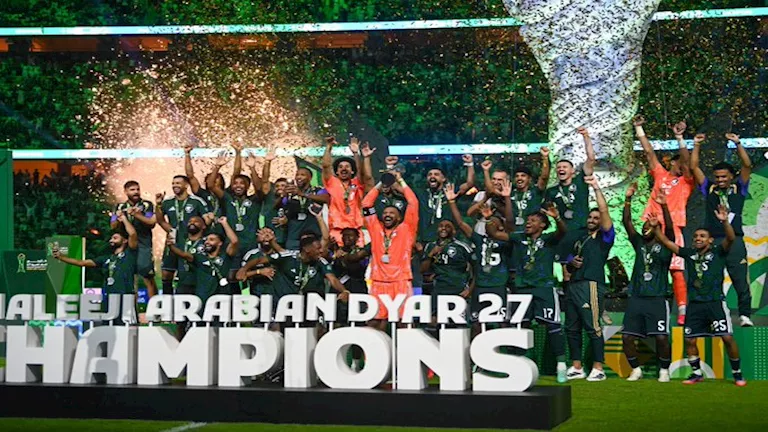 بالصور.. لاعبو السعودية يحتفلون بالتتويج بكأس خليجي 27